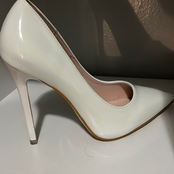 Never worn - Picture 1 of 2